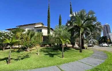 Imagem: A casa em condomínio possui 5 Dormitórios, 5 Banheiros, 4