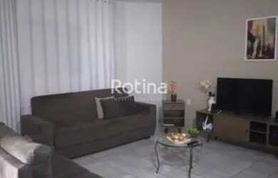 Imagem: A casa possui 3 Dormitórios, 1 Banheiro, 1 Vaga na garagem