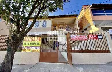 Imagem: A casa possui 4 Dormitórios, 3 Banheiros, 4 Vagas na garagem