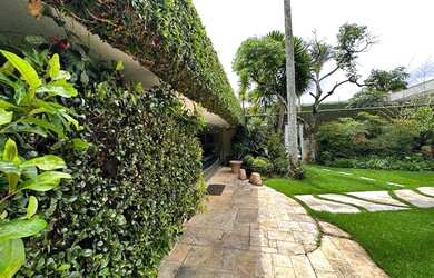 Imagem 8: Casa no jardim Europa. Churrasqueira, Varanda, Guarda roupaeLareira