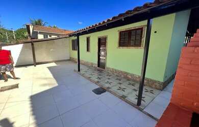 Imagem: A casa possui 2 Dormitórios, 1 Banheiro, 1 Vaga na garagem