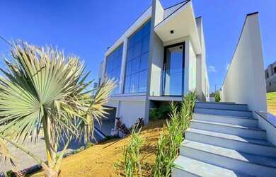 Imagem: A casa em condomínio à venda possui 4 Dormitórios, 5 Banheiros