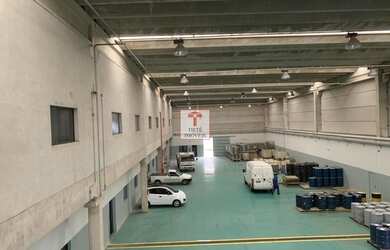 Imagem: O depósito possui 5 Vagas na garagem, 2.460m² de Área e