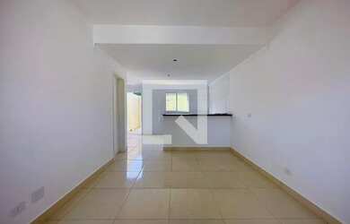 Imagem: A casa possui 2 Dormitórios, 3 Banheiros, 1 Vaga na garagem