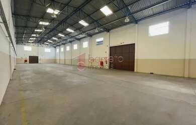 Imagem: O depósito possui 5 Vagas na garagem, 1.500m² de Área e