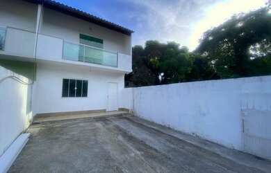 Imagem: A casa possui 2 Dormitórios, 2 Banheiros, 1 Vaga na garagem