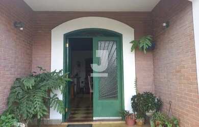 Imagem: A casa possui 4 Dormitórios, 4 Banheiros, 4 Vagas na garagem