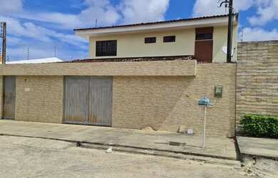 Imagem: Casa para venda com 131 metros quadrados com 3 quartos em Santa