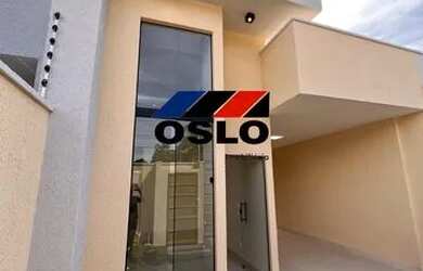 Imagem: A casa possui 3 Dormitórios, 2 Banheiros, 2 Vagas na garagem