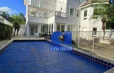 Imagem: A casa em condomínio possui 4 Dormitórios, 4 Banheiros, 2