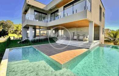 Imagem: A casa em condomínio possui 4 Dormitórios, 2 Banheiros, 4