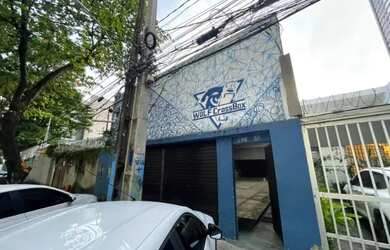 Imagem: A casa possui 3 Dormitórios, 4 Banheiros, 5 Vagas na garagem