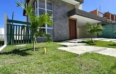 Imagem: A casa possui 3 Dormitórios, 3 Banheiros, 2 Vagas na garagem