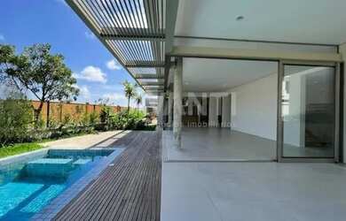 Imagem: A casa em condomínio possui 4 Dormitórios, 5 Banheiros, 2