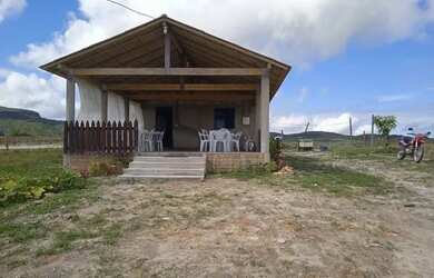 Imagem: A casa possui 1 Dormitório, 1 Banheiro, 5 Vagas na garagem
