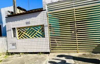 Imagem: A casa possui 1 Dormitório, 2 Banheiros, 2 Vagas na garagem