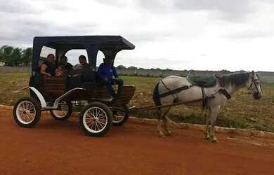 Imagem: O terreno possui 750m² de Área e está localizado em Rosa