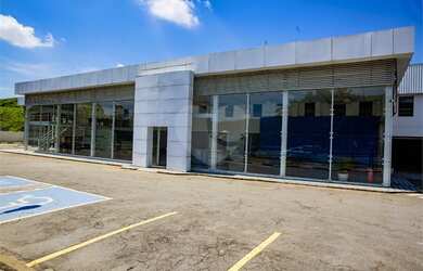 Imagem: O depósito possui 5 Vagas na garagem e 4500m² de Área e está