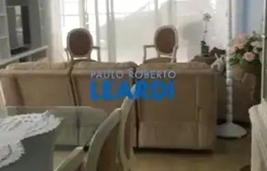 Imagem: A casa possui 4 Dormitórios, 5 Banheiros, 3 Vagas na garagem