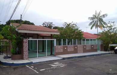 Imagem: A casa possui 3 Dormitórios, 3 Banheiros, 2 Vagas na garagem