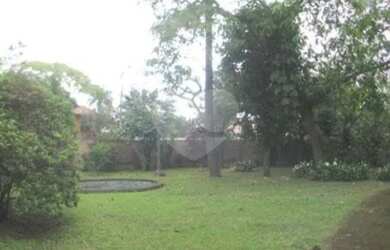 Imagem: O terreno possui 907m² de Área e está localizado em Alto