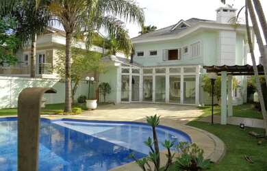 Imagem: A casa em condomínio possui 4 Dormitórios, 5 Banheiros, 4