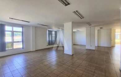 Imagem 11: Loja comercial com 4 salas, cozinha, 4 lavabos e estacionamento frontal...