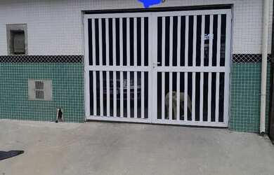 Imagem: A casa possui 2 Dormitórios, 2 Banheiros, 2 Vagas na garagem