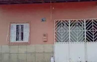 Imagem: A casa possui 2 Dormitórios, 1 Banheiro, 1 Vaga na garagem