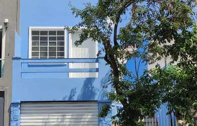 Imagem: A casa possui 3 Dormitórios, 2 Banheiros, 1 Vaga na garagem