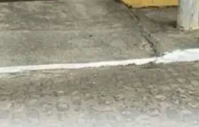 Imagem: A casa possui 4 Dormitórios, 5 Banheiros, 1 Vaga na garagem