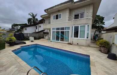 Imagem: A casa em condomínio possui 4 Dormitórios, 5 Banheiros, 5