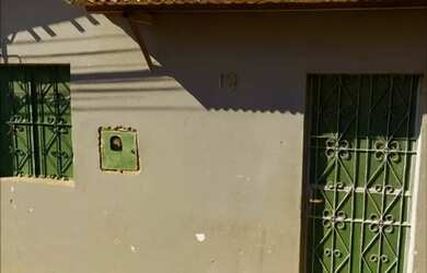 Imagem: A casa possui 2 Dormitórios, 1 Banheiro e está localizado