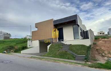 Imagem: A casa possui 3 Dormitórios, 5 Banheiros, 2 Vagas na garagem