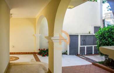 Imagem: A casa em condomínio possui 4 Dormitórios, 5 Banheiros, 4