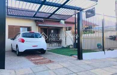 Imagem: A casa possui 2 Dormitórios, 1 Banheiro, 1 Vaga na garagem