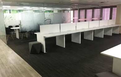 Imagem: O depósito possui 4 Vagas na garagem, 396m² de Área, Imóvel