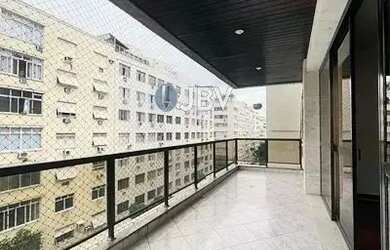 Imagem: O apartamento possui 3 Dormitórios, 1 Banheiro, 3 Vagas na