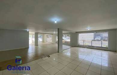 Imagem: O depósito possui 5 Vagas na garagem e 442m² de Área e está