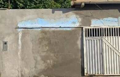 Imagem: A casa possui 1 Dormitório, 1 Banheiro, 1 Vaga na garagem