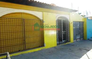 Imagem: A casa possui 3 Dormitórios, 2 Banheiros, 2 Vagas na garagem