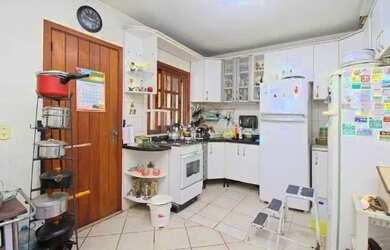 Imagem 9: Casa em Porto Alegre, no bairro Hípica, com 2 dormitório s , e 2 banheiros,...