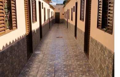 Imagem: A casa possui 1 Dormitório e 1 Banheiro e está localizado