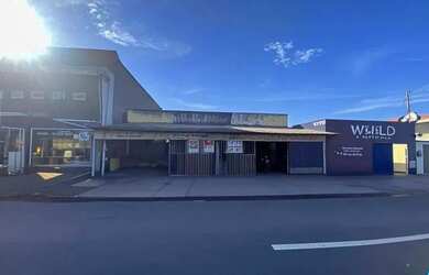 Imagem: O depósito possui 3 Vagas na garagem, 35m² de Área e está