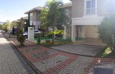 Imagem: A casa possui 3 Dormitórios, 3 Banheiros, 4 Vagas na garagem