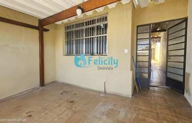 Imagem: A casa possui 1 Dormitório, 1 Banheiro, 1 Vaga na garagem