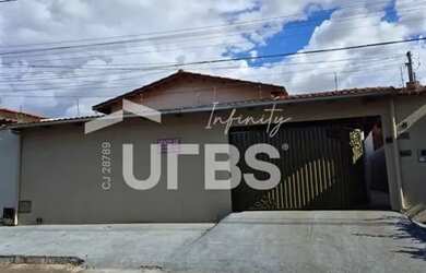 Imagem: A casa possui 3 Dormitórios, 2 Banheiros, 253m² de Área e