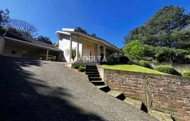 Imagem: A casa possui 3 Dormitórios, 3 Banheiros, 2 Vagas na garagem