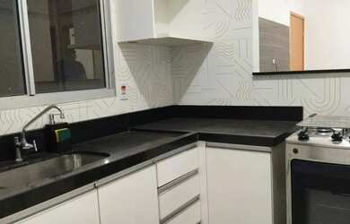 Imagem: O apartamento possui 2 Dormitórios, 1 Banheiro, 1 Vaga na garagem