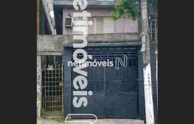 Imagem: A casa possui 4 Dormitórios, 2 Banheiros, 1 Vaga na garagem